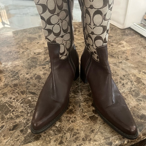 Gorgeous Coach signature riding boots - Picture 2 of 8